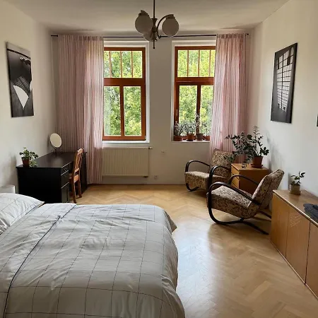Stylish 90m2 2-bedroom In Centre With Balcony & Workspace דירה