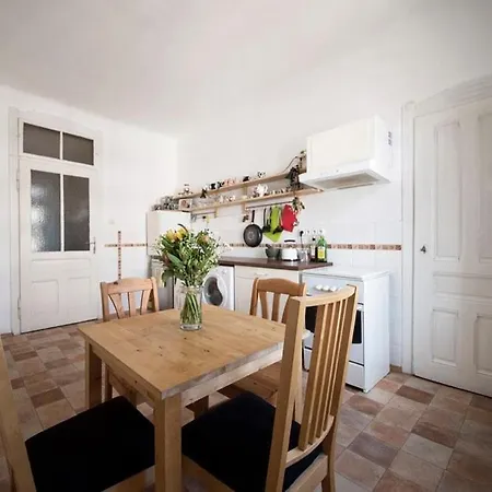 Stylish 90m2 2-bedroom In Centre With Balcony & Workspace דירה