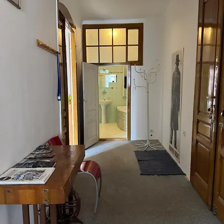 Stylish 90m2 2-bedroom In Centre With Balcony & Workspace דירה ברנו