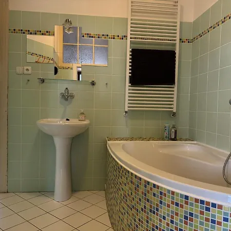 Stylish 90m2 2-bedroom In Centre With Balcony & Workspace דירה