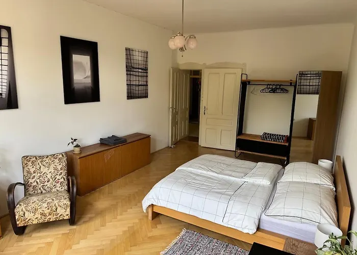 Stylish 90m2 2-bedroom In Centre With Balcony & Workspace * Brno